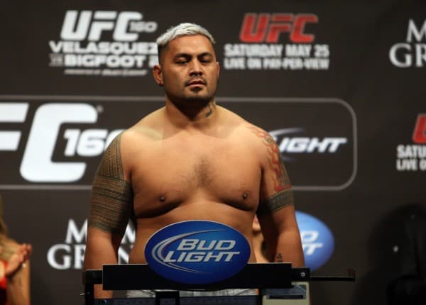 Report: Mark Hunt Currently 19 Pounds Over Heavyweight Limit 1 USATSI 7274534 e1438367138768