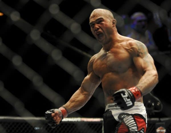 Robbie Lawler Retains Welterweight Title, Shatters Rory MacDonald’s Nose In Final Round