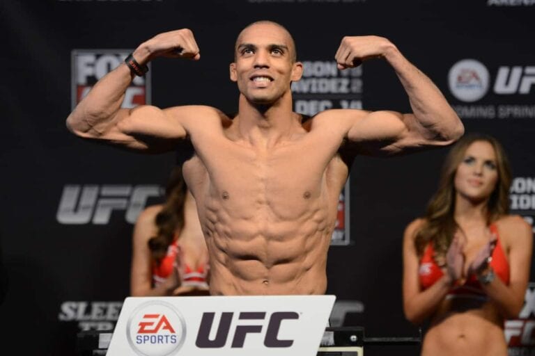 Edson Barboza Knocks Out Beneil Dariush With Spectacular Knee