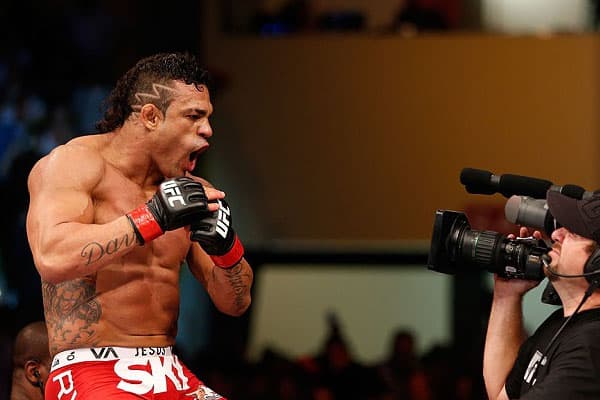UFC Fight Night 32 Vitor Belfort comemora nocaute sobre Dan Henderson Foto Josh HedgesZuffa LLCGetty Images