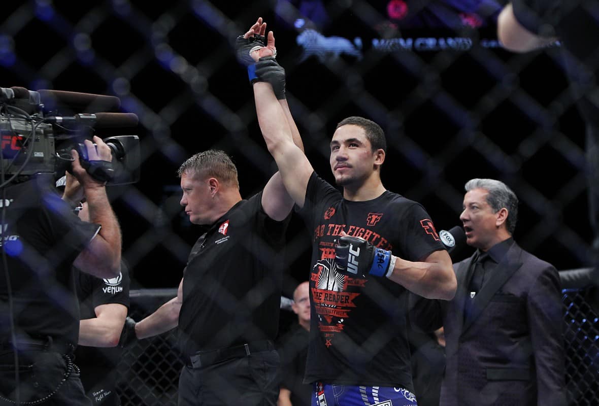 Robert Whittaker Earns Fourth Straight Win With Decision Over Uriah Hall 1 ufc rankings