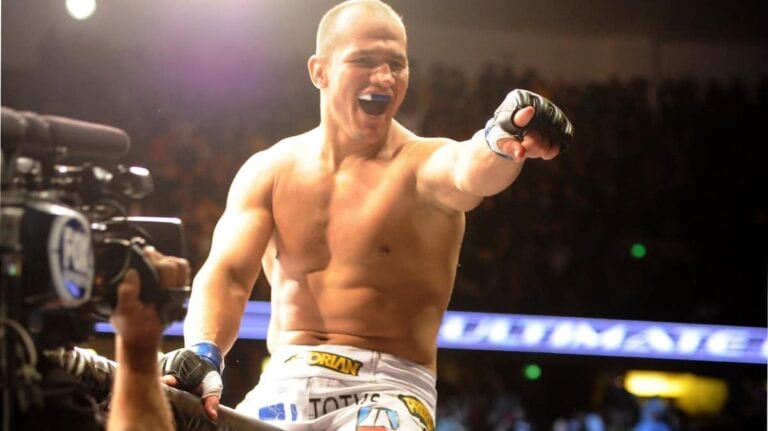 Junior Dos Santos Not Injured, Expects To Fight For The Title