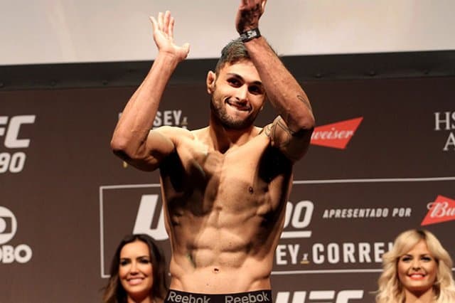 Glaico Franca Chokes Out Fernando Bruno To Win TUF: Brazil 4 Lightweight Tournament