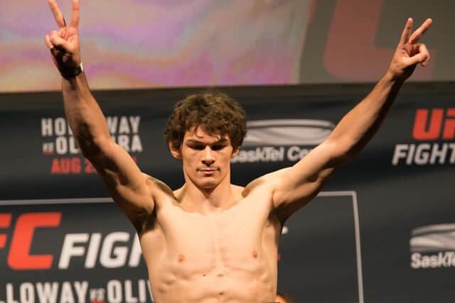 Olivier Aubin-Mercier Pressures & Controls Tony Sims For Victory In Saskatoon