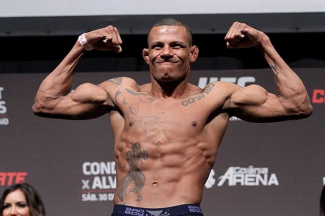 Alex Oliveira Blasts Piotr Hallmann For Third Round Knockout