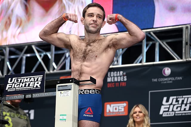 Ryan Hall Dominates Artem Lobov In Grappling Clinic To Win TUF 22 Finals 1 20151210031954 1DX 1634