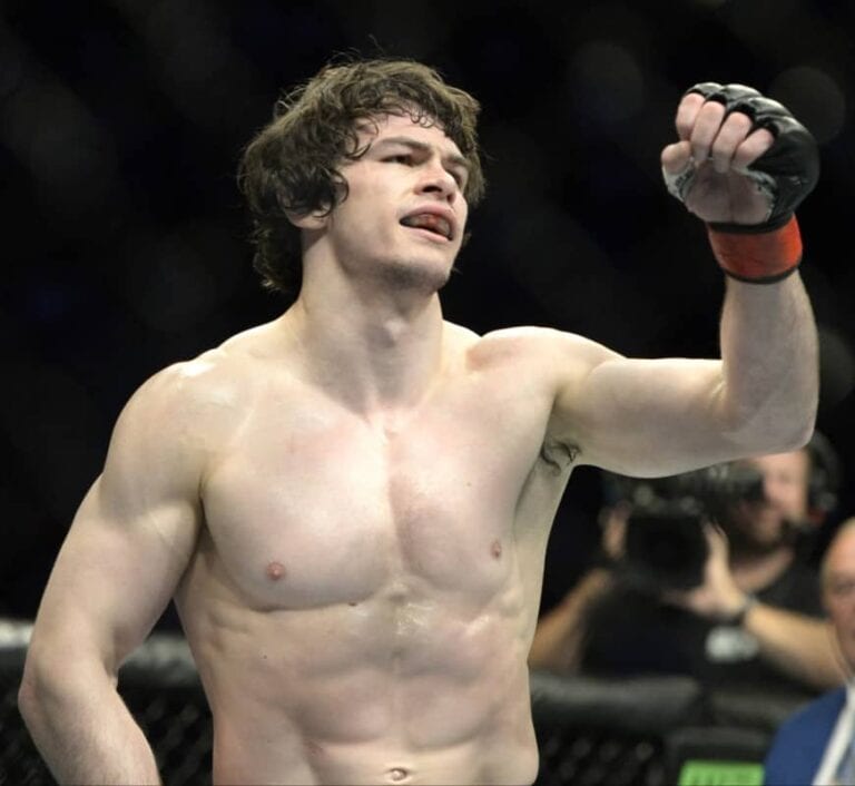 Olivier Aubin-Mercier Chokes Thibault Gouti In Ottawa
