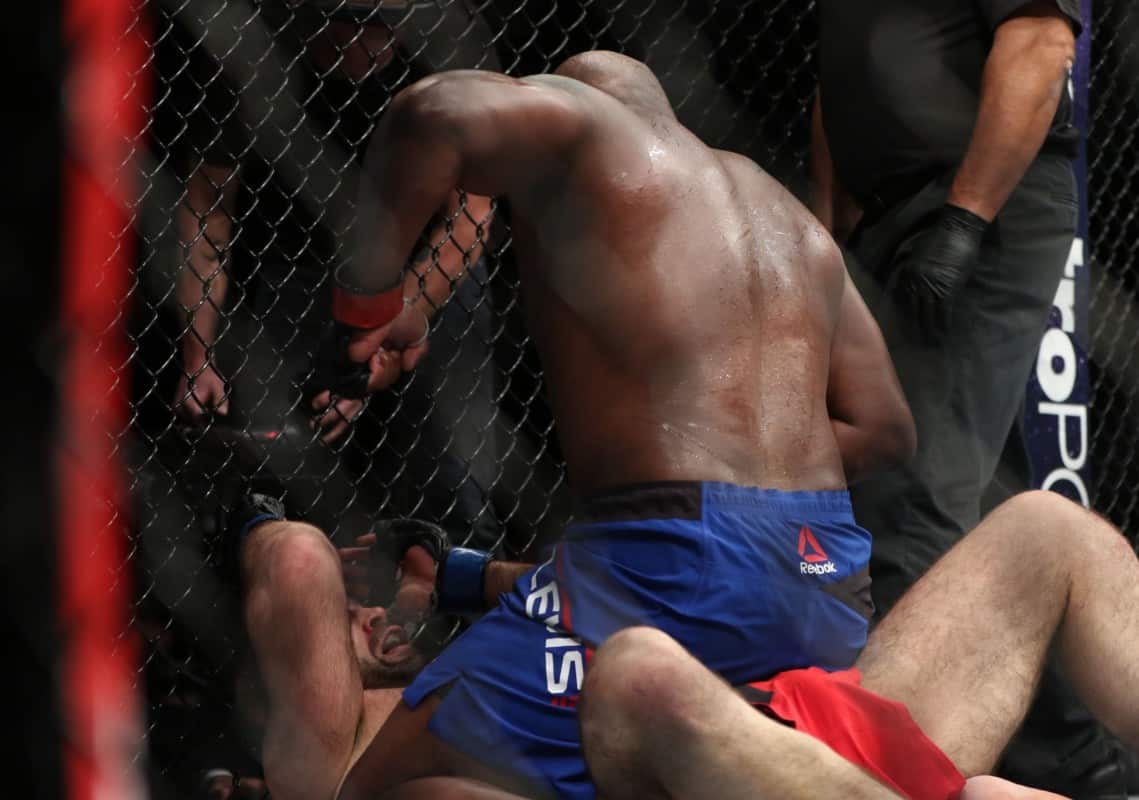 Derrick Lewis vs. Shamil Abdurakhimov Fight Video Highlights 1 USATSI 9735198 168382968 lowres