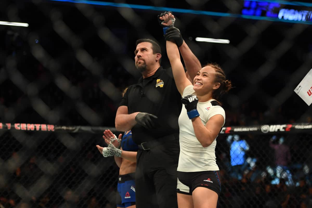 Michelle Waterson Thwarts Cortney Casey's Submissions In Split Nod 1 Waterson 1