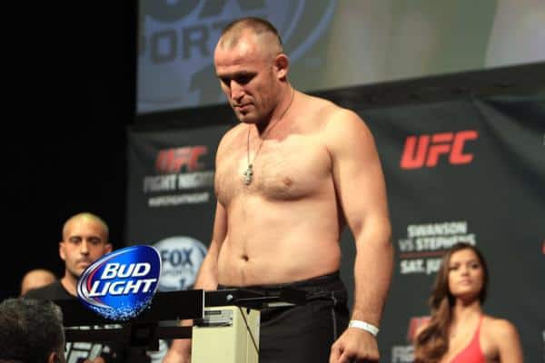 Twitter Reacts To Aleksei Oleinik Submitting Mark Hunt At UFC Moscow 1 Aleksei