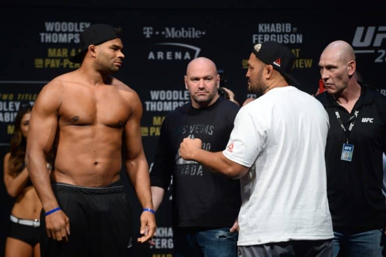 Alistair Overeem Shuts Off Mark Hunt’s Lights With Vicious Knees