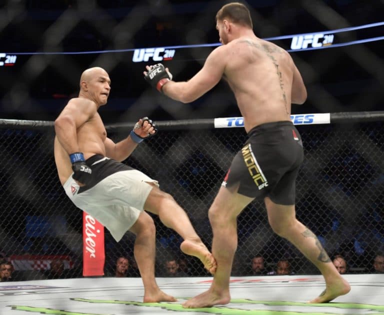 Junior Dos Santos Thought He ‘Was Going To Win’ After Landing Leg Kicks