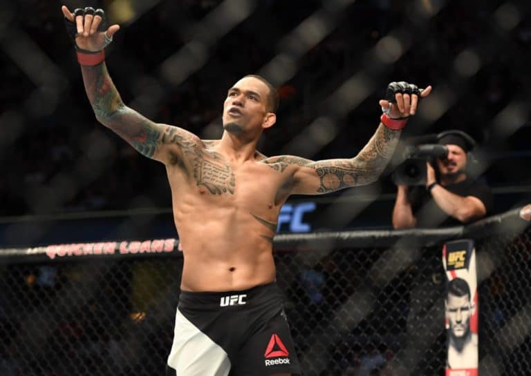 Yancy Medeiros Earns Controversial Stoppage Over Erick Silva