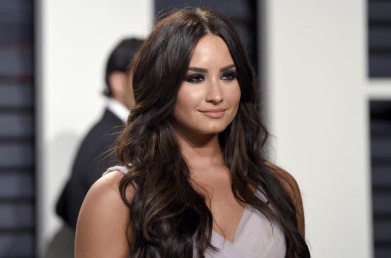Demi Lovato Set To Perform National Anthem For Mayweather vs. McGregor