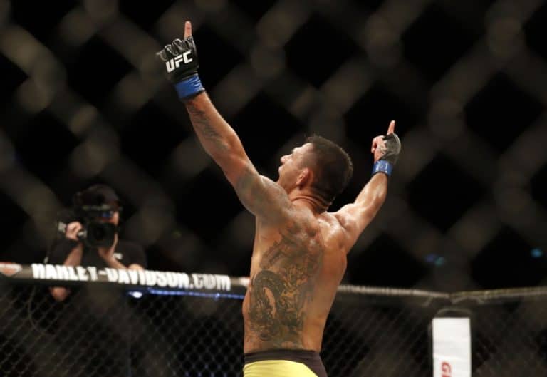Rafael dos Anjos Stellar In Decision Victory Over Robbie Lawler