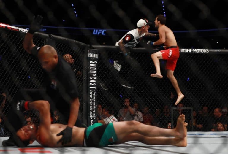 Video: Vicious Knee Leads To Massive Upset At UFC Mexico