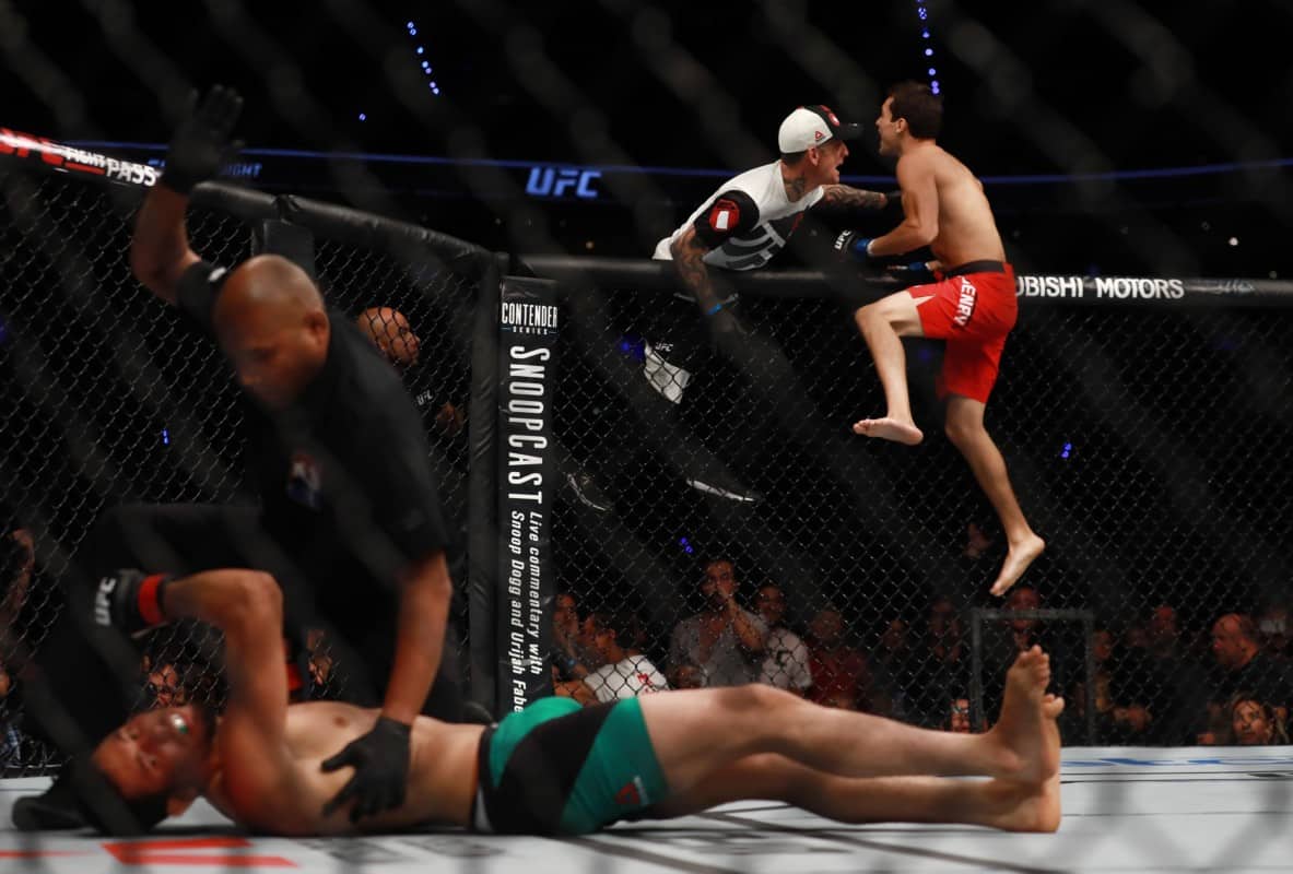 Video Vicious Knee Leads To Massive Upset At UFC Mexico