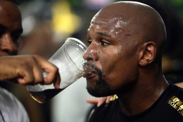 Floyd Mayweather Teases Massive Bet On Himself Over Conor McGregor