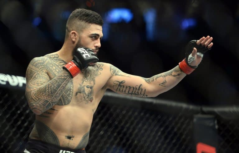 Highlights: Super-Slick Submission Starts UFC 221 Main Card