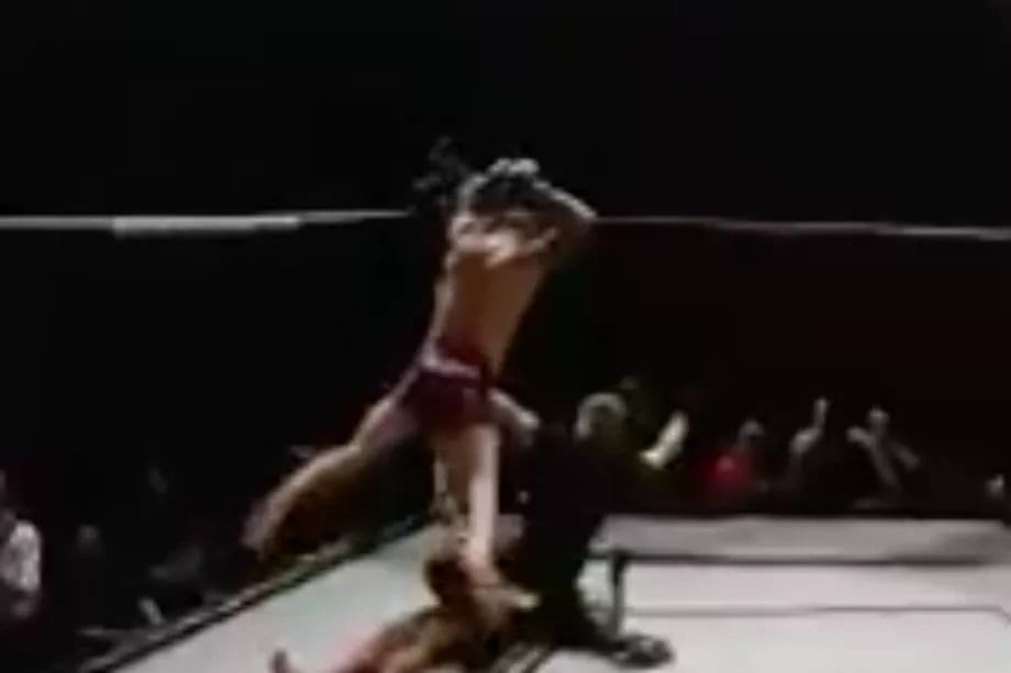 Video: Amateur MMA Fighter DQ’d After Connecting With Crazy Flying Strike 1 Fighter DQ