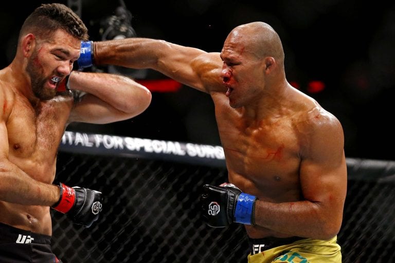 Highlights: Jacare Souza Floors Chris Weidman