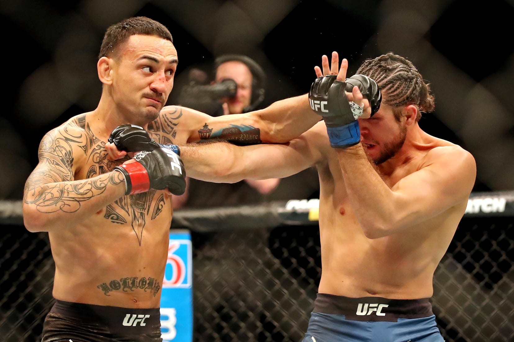 Video: Watch Max Holloway Dominate Brian Ortega In Super Slo-Motion1656 x 1104