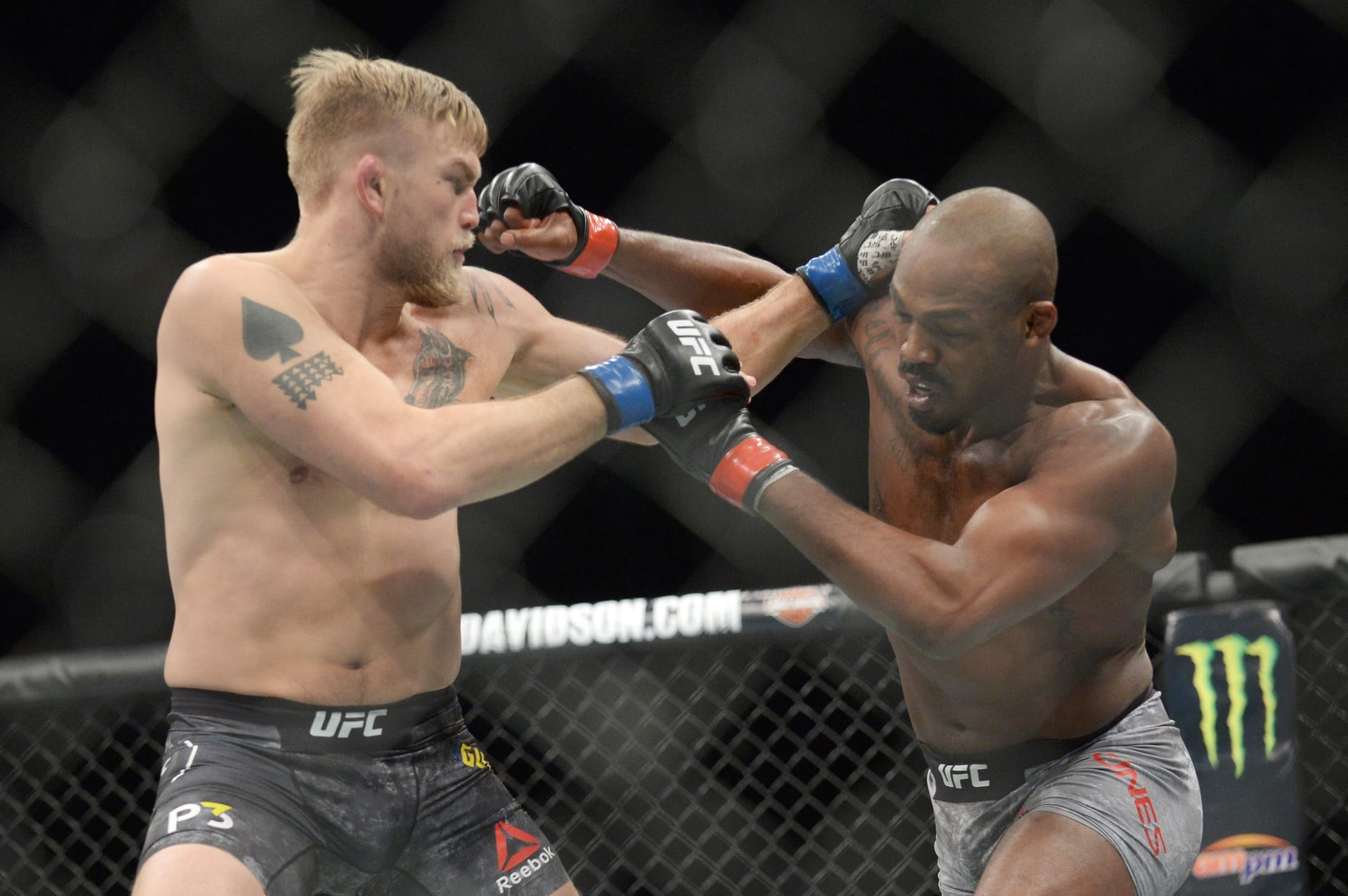 Alexander Gustafsson Reveals He Suffered Injury Early In UFC 232 Fight1918 x 1276
