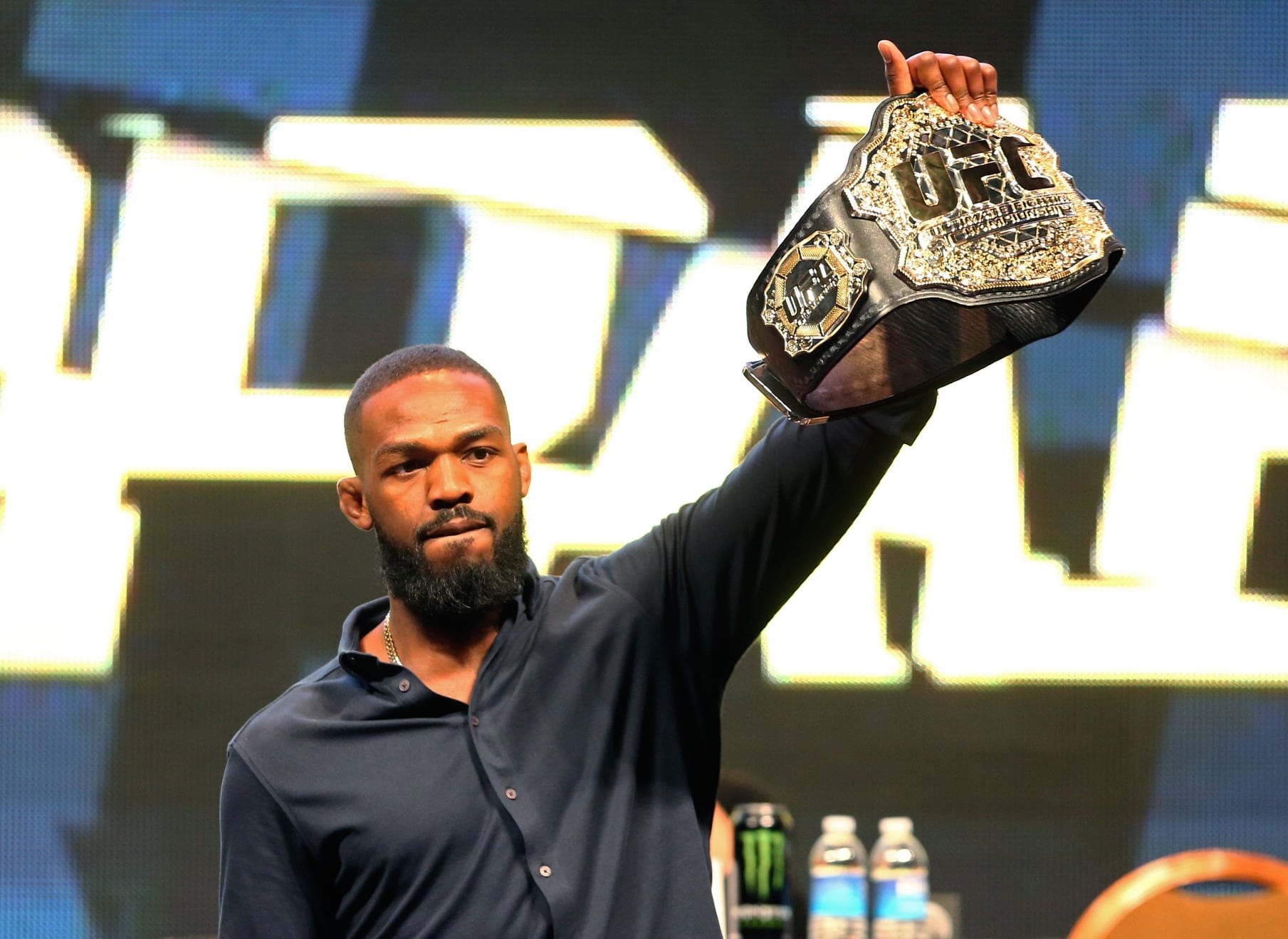 42 давай. Джон Джонс с поясом. Jon Jones 2021. Джон Джонс и Уилл Смит. Джон Джонс сейчас.