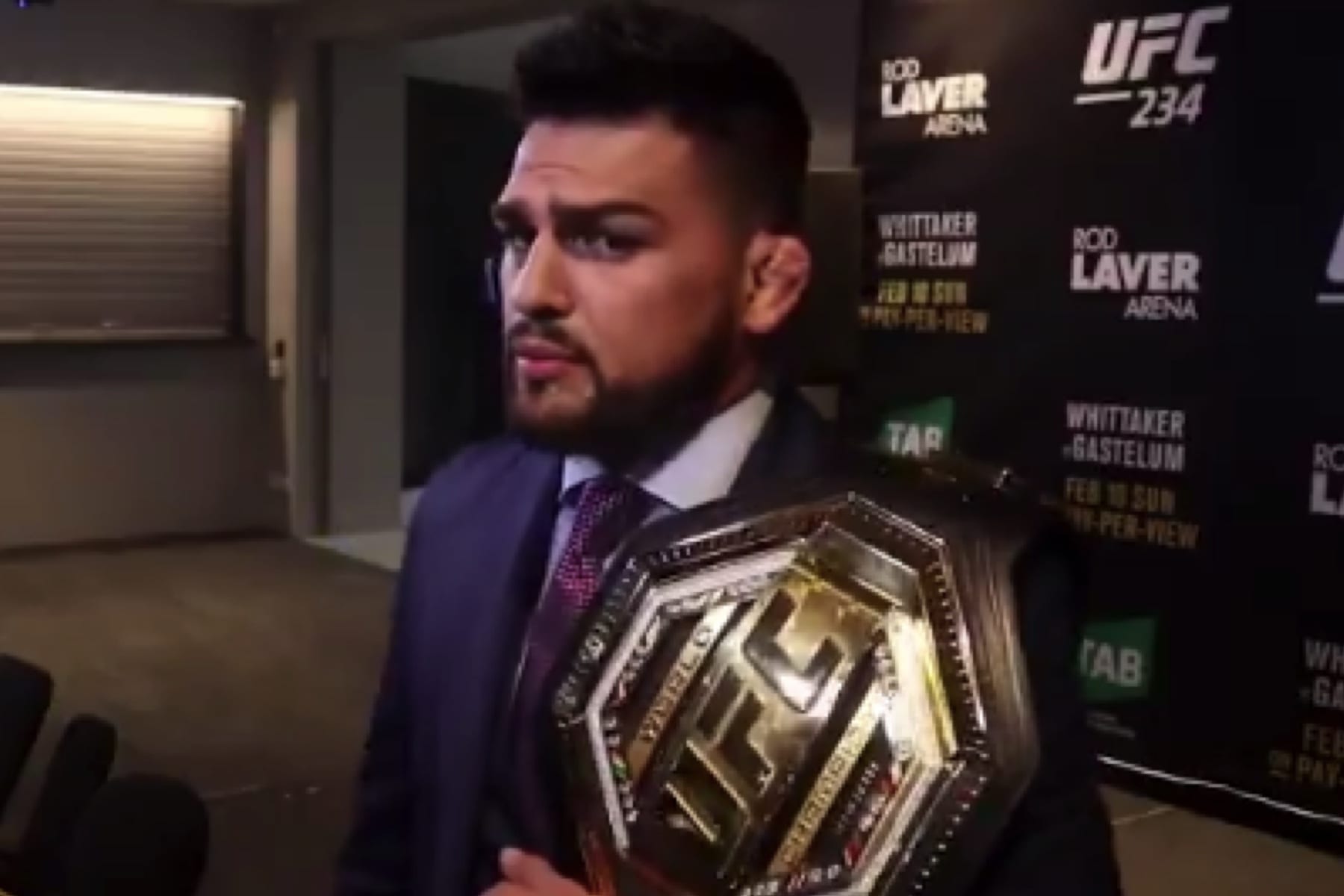 Kelvin Gastelum Declares Himself UFC Middleweight Champ 1 KelvinGastelumBelt3