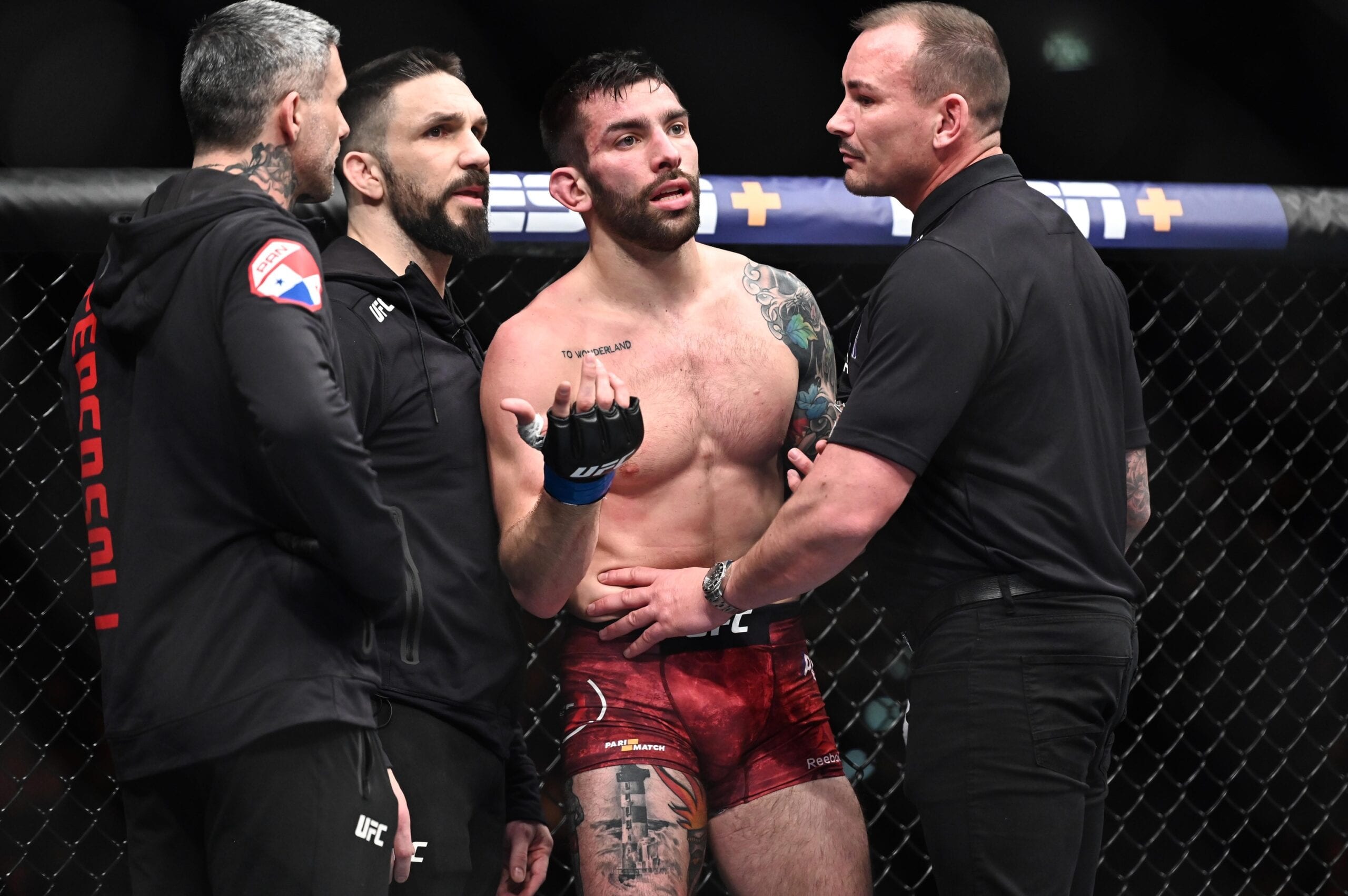 Highlights Monstrous Punch Sends Mouthpiece Flying At UFC Prague