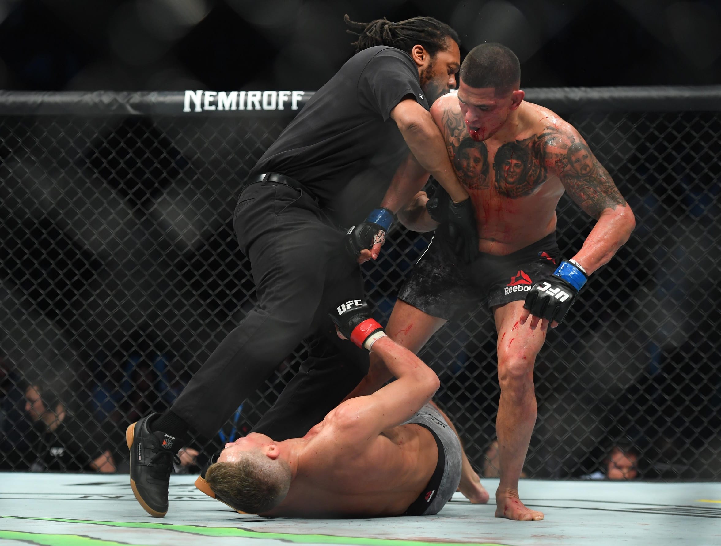 Twitter Reacts To Anthony Pettis Knocking Out Stephen Thompson At UFC Nashville 1 USATSI 12406906 168382968 lowres 2