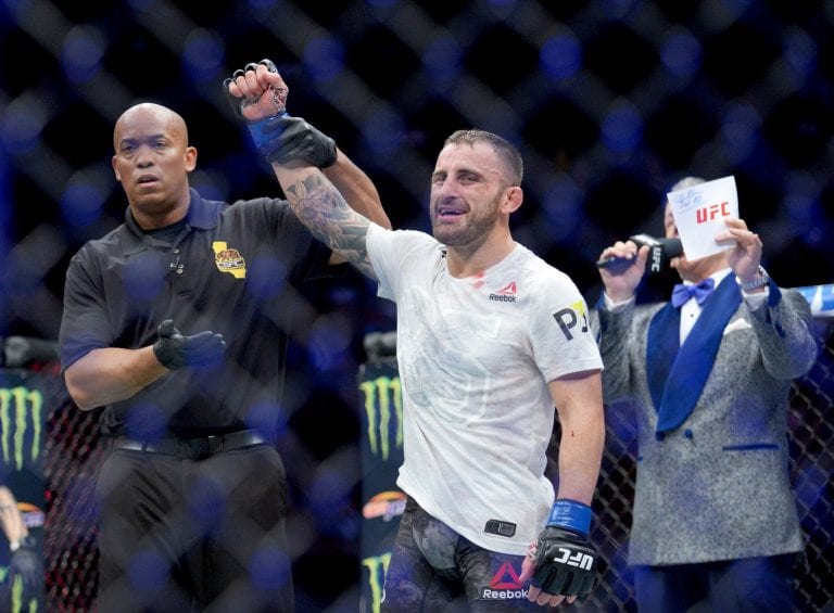 Twitter Reacts To Alexander Volkanovski Dethroning Max Holloway At UFC 245