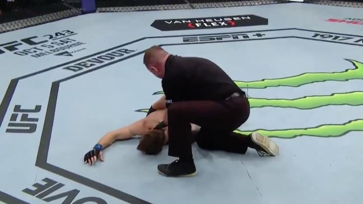 Fighter Suffers Scary KO Loss At UFC 242, Shakes After Hitting Ground (Video)