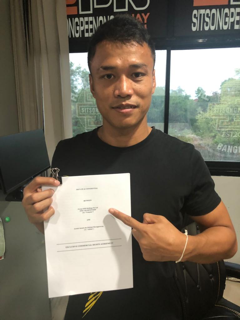 ONE Signs Former Glory Champion Sitthichai Sitsongpeenong