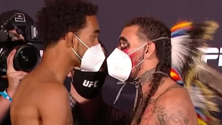 Roosevelt Roberts Taps Brok Weaver - UFC Vegas Results 1 Roberts Weaver