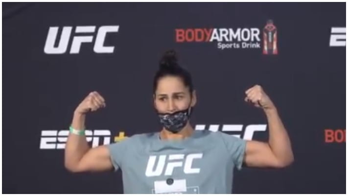 VIDEO | Jessica Eye Struggles To Stand After Missing Weight 1 Jessica Eye