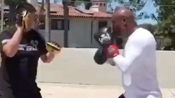 Anderson Silva Back In Training Following Knee Surgery (Video)
