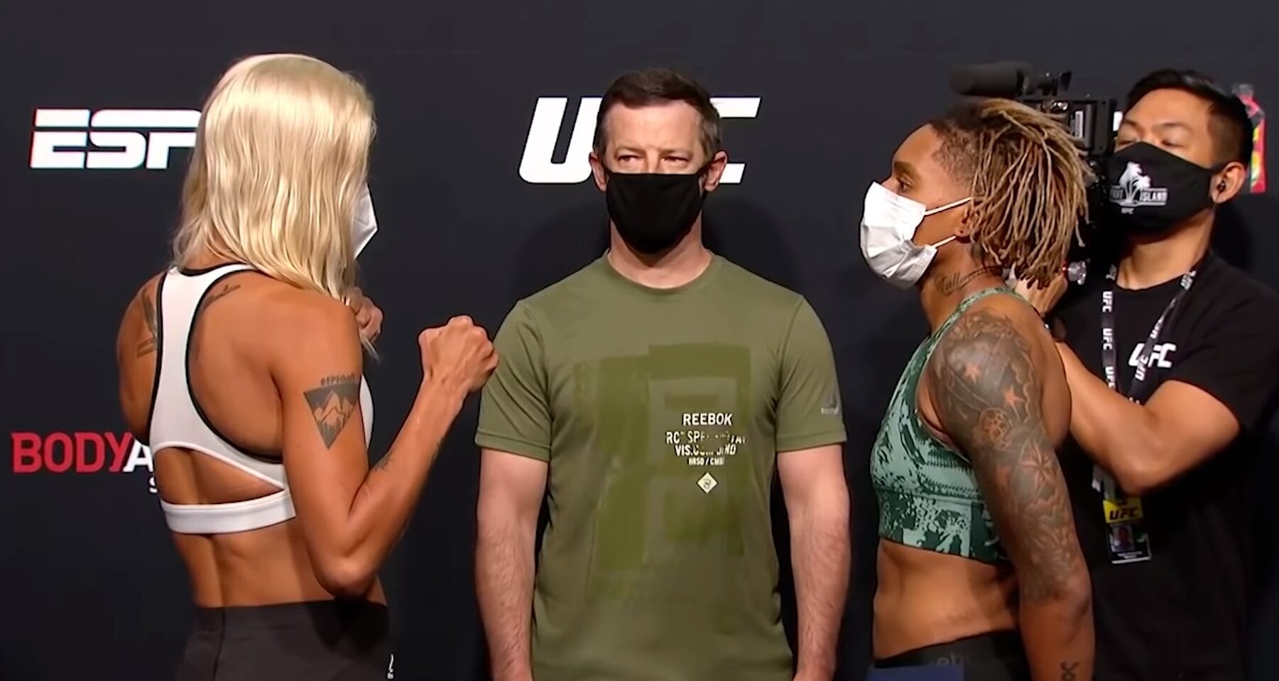 Shana Dobson Pulls Off The Upset Stopping Mariya Agapova In The Second Round 1 Agapova