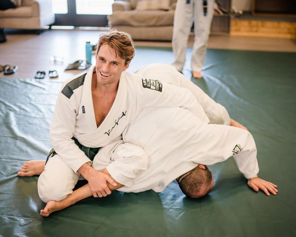 Omoplata - BJJ Submission Explained 2 Omoplata