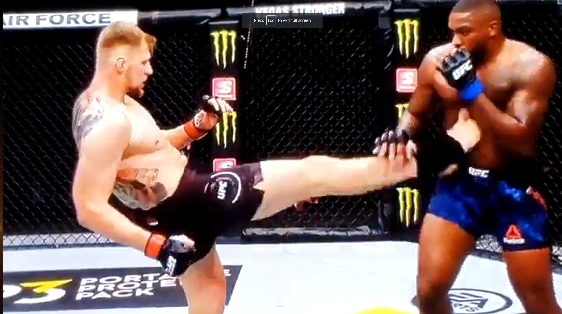 Alexander Volkov Finishes Walt Harris Via TKO In Round 2 1 Volkov