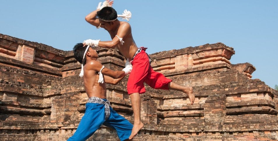 Muay Thai Flying Strikes: What You Need to Know 5 downnward striking elbow