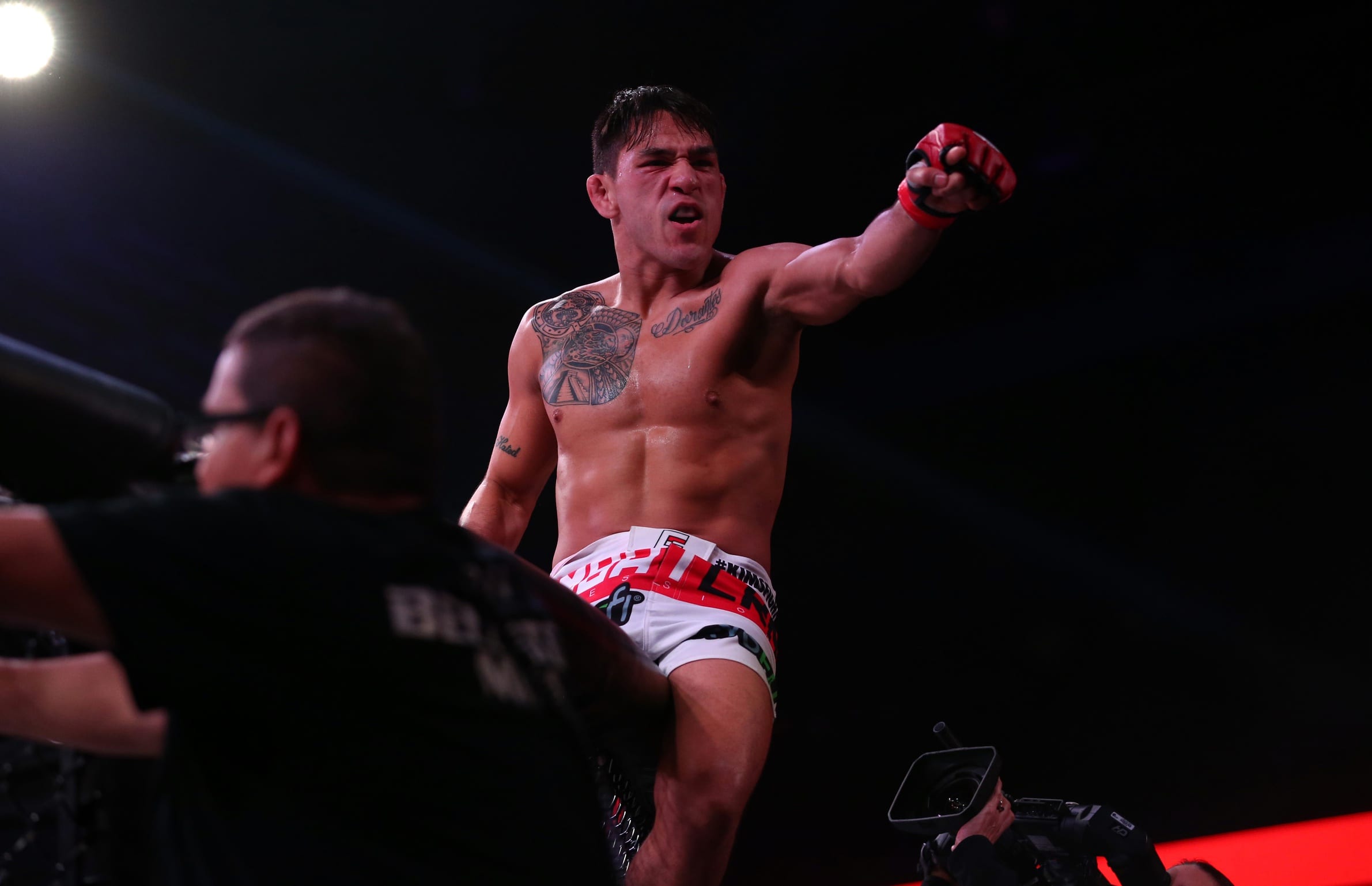 Emmanuel Sanchez Dominates Daniel Weichel To Progress In Featherweight Grand Prix 1 Sanchez