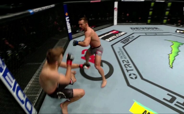 Michael Chandler KO’s Dan Hooker With First Round Shot – UFC 257 Highlights