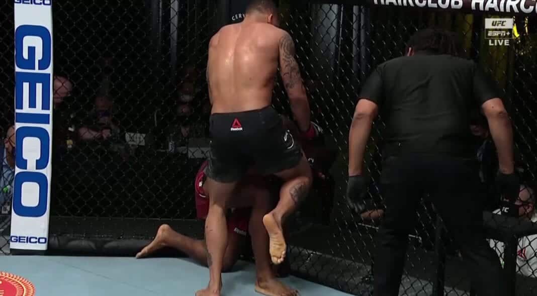 Eryk Anders Vs. Darren Stewart Ends In No Contest After Illegal Knee