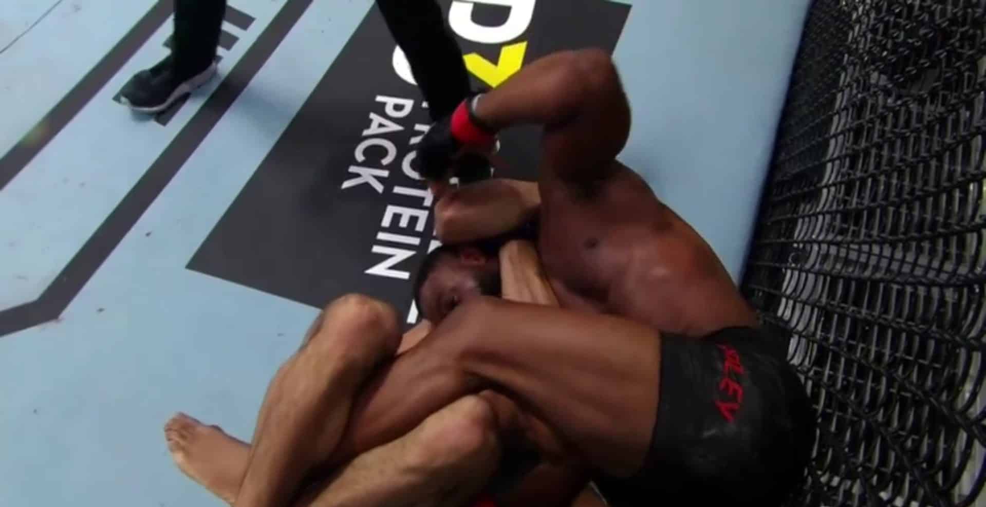 Vicente Luque Stops Tyron Woodley With First Round D'Arce - UFC 260 Highlights 1 Vicente Luque