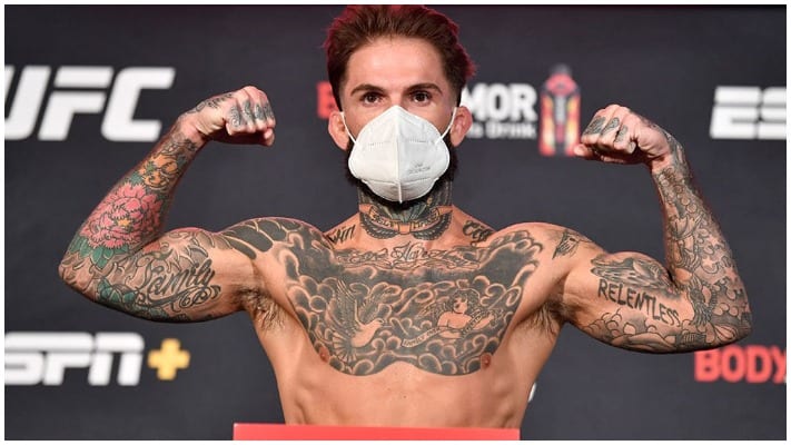 VIDEO | Cody Garbrandt Kicked Off Plane Due To Mask Issue