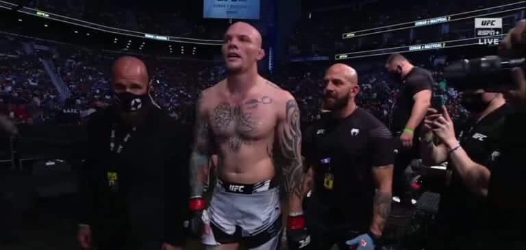 Anthony Smith Takes TKO Win Over Jimmy Crute Who Suffers Leg Injury – UFC 261 Highlights