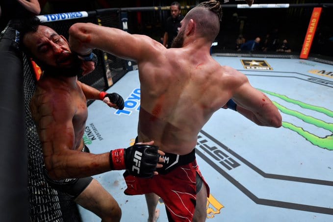 Jiri Prochazka KO’s Dominick Reyes With Huge Spinning Back Elbow – UFC Vegas 25 Highlights