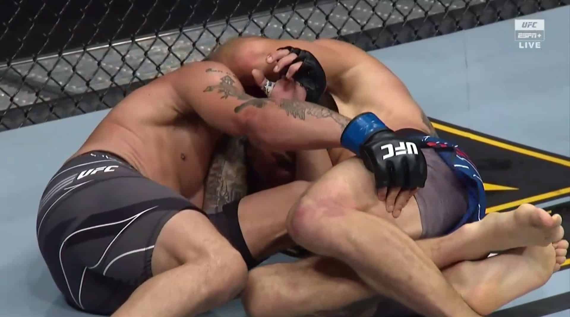 Christos Giagos Rallies, Stops Sean Soriano With D'Arce Choke - UFC 262 Highlights 1 Giagos