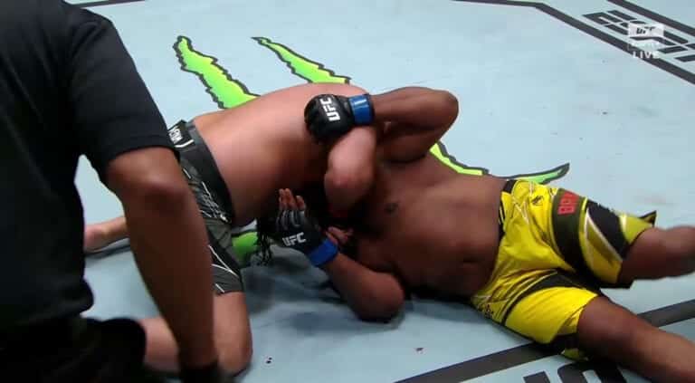 Ben Rothwell Submits Chris Barnett With Second Round Guillotine – UFC Vegas 27 Highlights